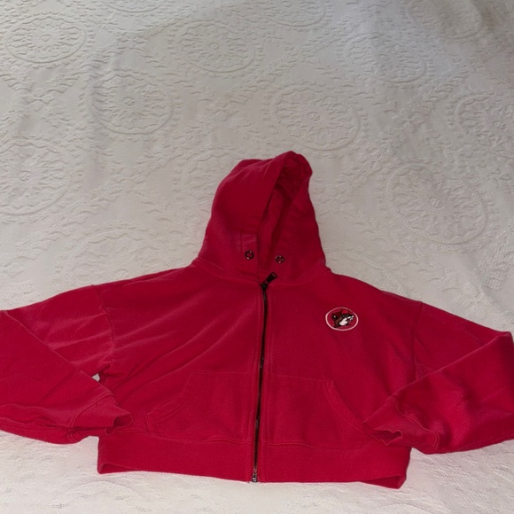 Gently Loved Red Buc-ees Beaver Embroidered Crop Hoodie  *Missing Draw String* - Picture 3 of 7